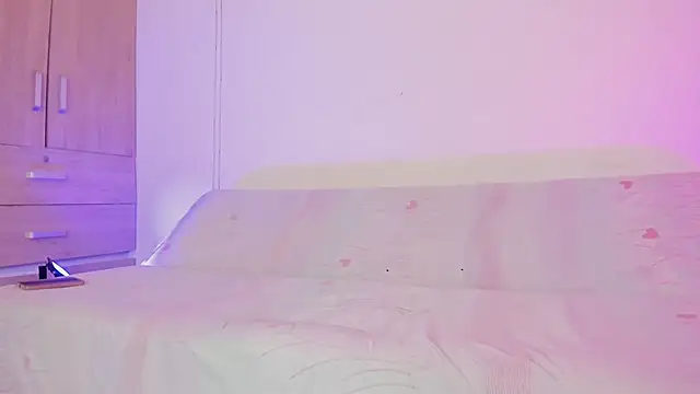 LoveBirds  1 online show from 7, 11, 2025