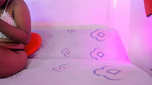 Snapshot of LoveBirds__1 chatting on 14, 10, 2025 LoveBirds 1 online show from 14, 10, 2025