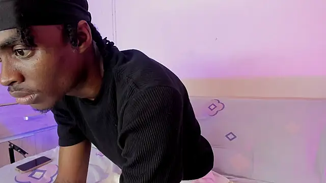 LoveBirds  1 online show from 13, 11, 2025