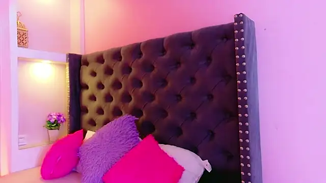 CamiEstrada online show from 4, 2, 2026