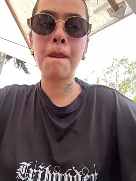 Mae Henao9 online show from 6, 2, 2026