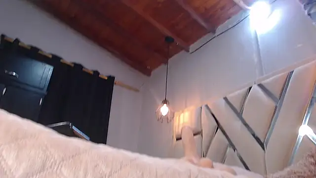 Luna Florez online show from 13, 11, 2025