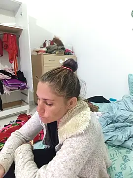 Snapshot of Scarlett-Leh chatting on 23, 11, 2025 Scarlett-Leh online show from 23, 11, 2025