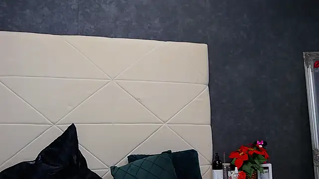IssaSmith online show from 4, 5, 2026