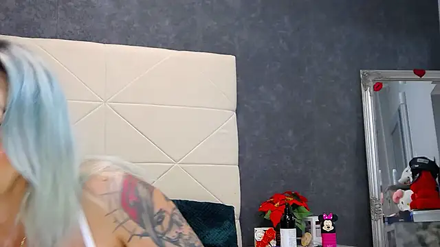 IssaSmith online show from 6, 7, 2026