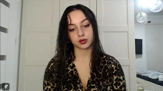 courtneyPerfect online show from 4, 12, 2025