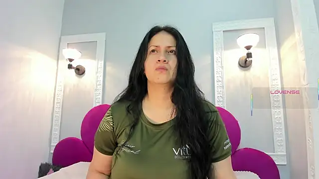 Ambber moon online show from 7, 3, 2025