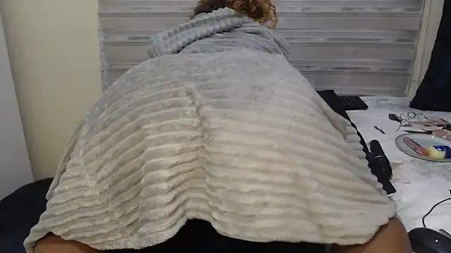 Foxybrownxx1 online show from 12, 5, 2026