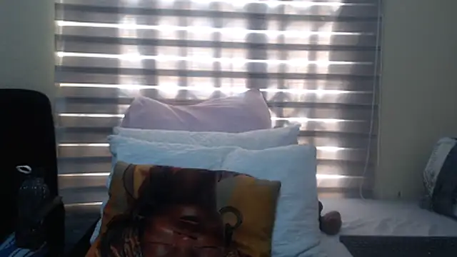 Snapshot of Foxybrownxx1 chatting on 19, 7, 2026 Foxybrownxx1 online show from 19, 7, 2026