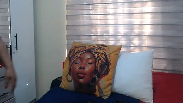 Foxybrownxx1 online show from 11, 4, 2026