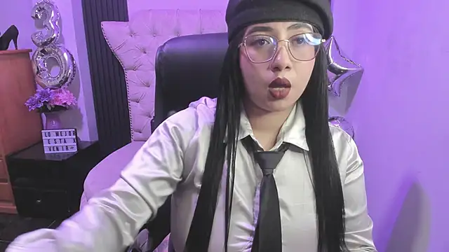 Snapshot of Sexy_cristall_ chatting on 7, 5, 2026 Sexy cristall online show from 7, 5, 2026