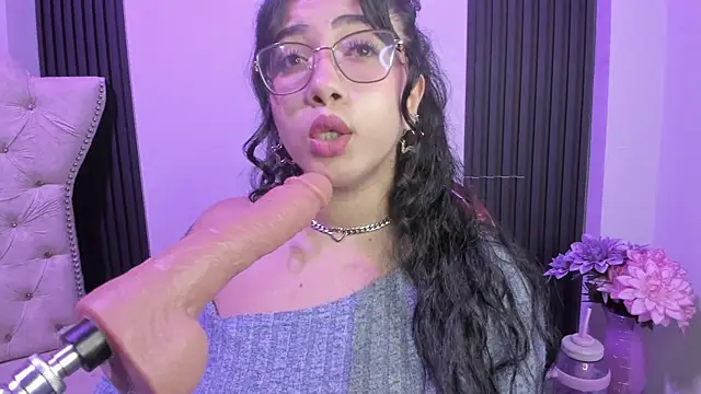 Snapshot of Sexy_cristall_ chatting on 24, 5, 2026 Sexy cristall online show from 24, 5, 2026