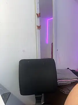 Snapshot of nix_white chatting on 6, 11, 2025 nix white online show from 6, 11, 2025