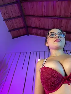 LylaLee111 online show from 6, 2, 2025