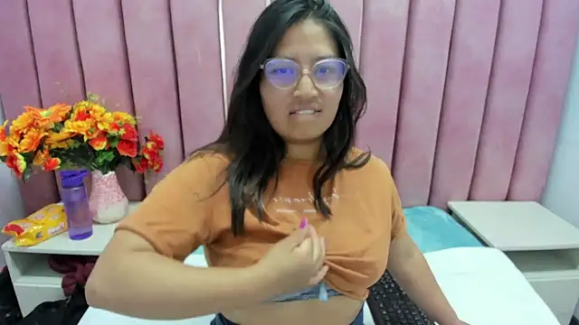 Miaa Smiith  online show from 27, 9, 2025