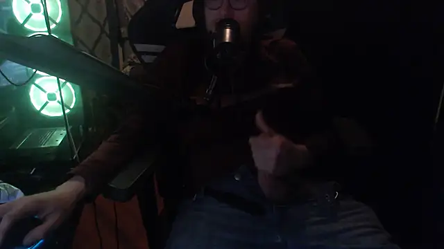 Snapshot of chicostick413 chatting on 28, 4, 2026 chicostick413 online show from 28, 4, 2026