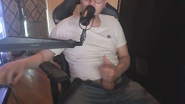chicostick413 online show from 16, 6, 2026