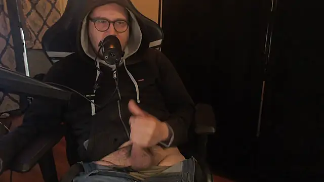 chicostick413 online show from 6, 4, 2026