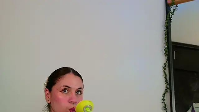 Snapshot of GilaKat chatting on 11, 10, 2025 GilaKat online show from 11, 10, 2025