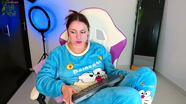 Snapshot of GilaKat chatting on 13, 10, 2025 GilaKat online show from 13, 10, 2025