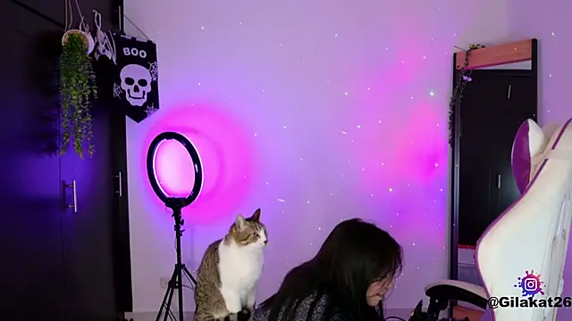 Snapshot of GilaKat chatting on 10, 11, 2025 GilaKat online show from 10, 11, 2025