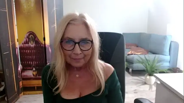 Snapshot of sofia_xkiss chatting on 15, 10, 2025 sofia xkiss online show from 15, 10, 2025