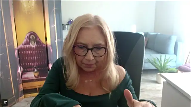 Snapshot of sofia_xkiss chatting on 21, 10, 2025 sofia xkiss online show from 21, 10, 2025