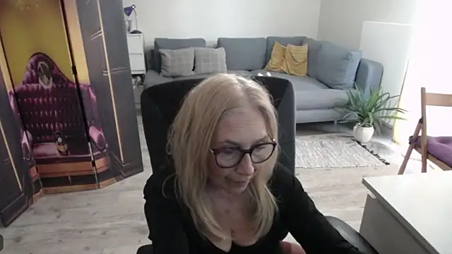 sofia xkiss online show from 8, 4, 2026