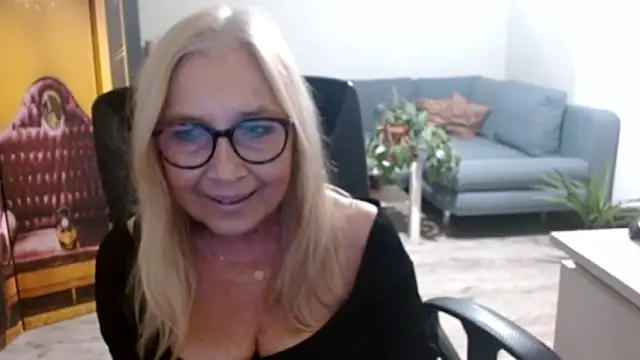 Snapshot of sofia_xkiss chatting on 24, 11, 2025 sofia xkiss online show from 24, 11, 2025