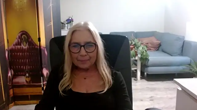 Snapshot of sofia_xkiss chatting on 4, 11, 2025 sofia xkiss online show from 4, 11, 2025