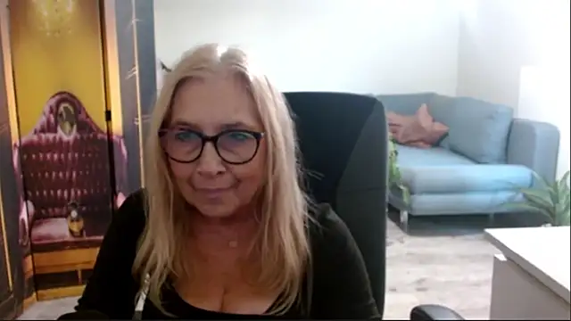 Snapshot of sofia_xkiss chatting on 6, 11, 2025 sofia xkiss online show from 6, 11, 2025