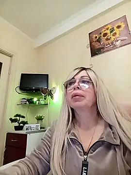 SusieNoreen online show from 5, 10, 2025