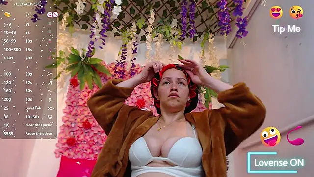 BLONDE SEXYHOT online show from 12, 1, 2026