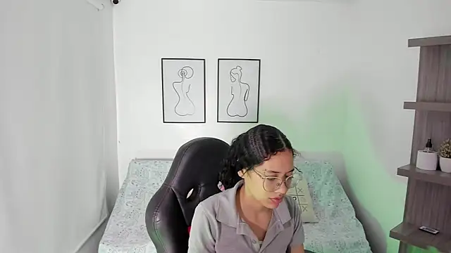 Snapshot of MAILYLOVE1 chatting on 14, 12, 2024 MAILYLOVE1 online show from 14, 12, 2024