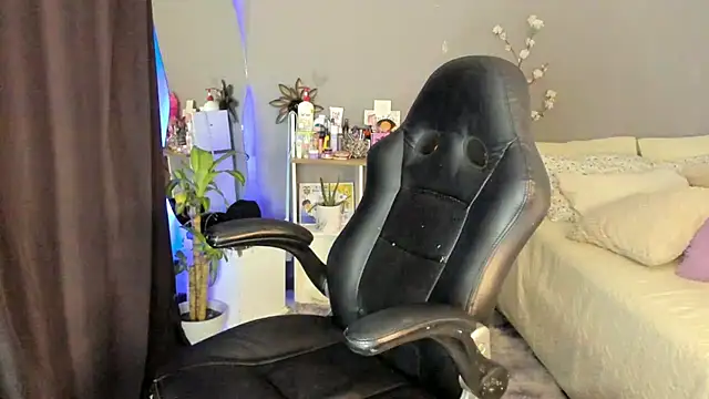 Snapshot of April_Scarlett chatting on 9, 2, 2025 April Scarlett online show from 9, 2, 2025