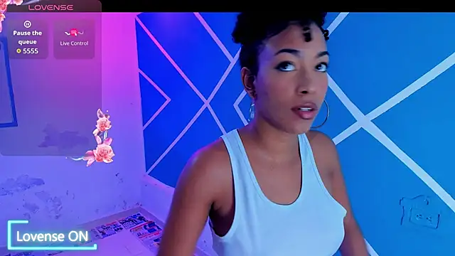 Snapshot of sasha_fox00 chatting on 11, 10, 2025 sasha fox00 online show from 11, 10, 2025