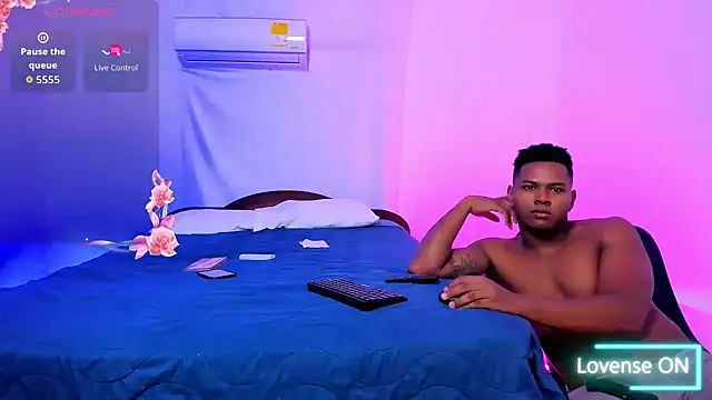 Snapshot of sasha_fox00 chatting on 29, 10, 2025 sasha fox00 online show from 29, 10, 2025