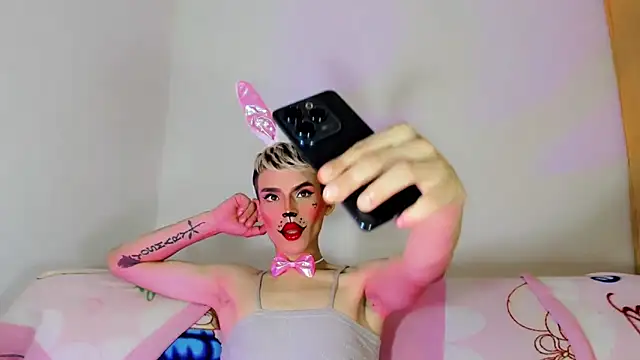 TatiGil online show from 15, 10, 2025