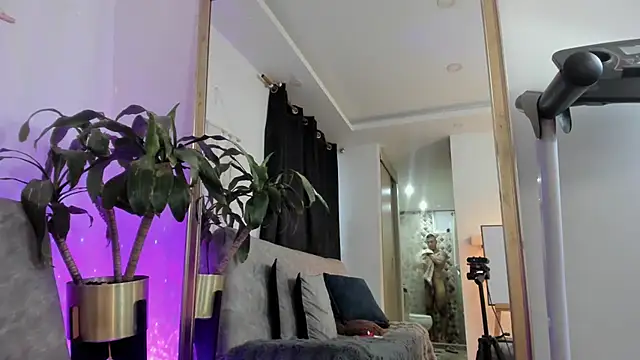 aaroncolombia online show from 8, 4, 2026