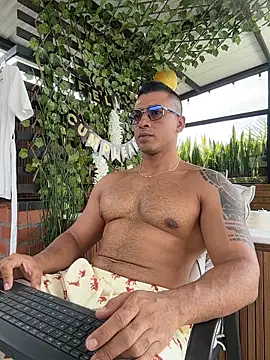 aaroncolombia online show from 9, 4, 2026