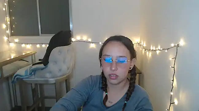 Snapshot of Skarlet_Adams28 chatting on 1, 2, 2025 Skarlet Adams28 online show from 1, 2, 2025