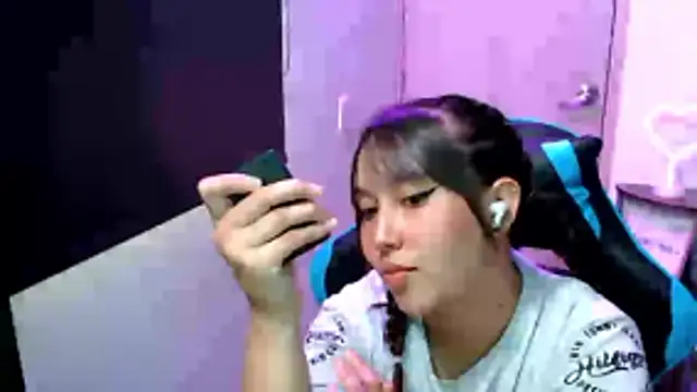 Snapshot of Skarlet_Adams28 chatting on 29, 4, 2026 Skarlet Adams28 online show from 29, 4, 2026