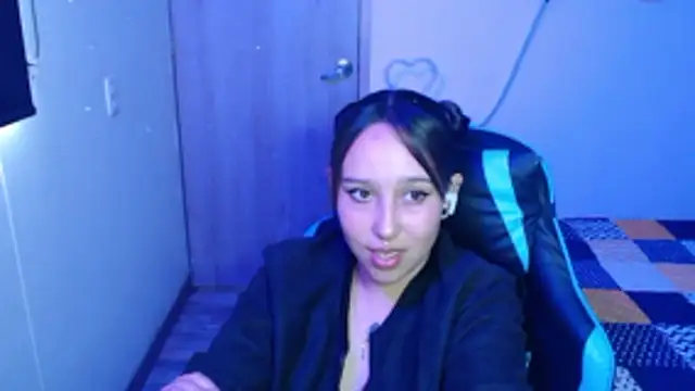 Skarlet Adams28 online show from 10, 3, 2026