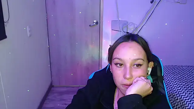 Skarlet Adams28 online show from 6, 2, 2026