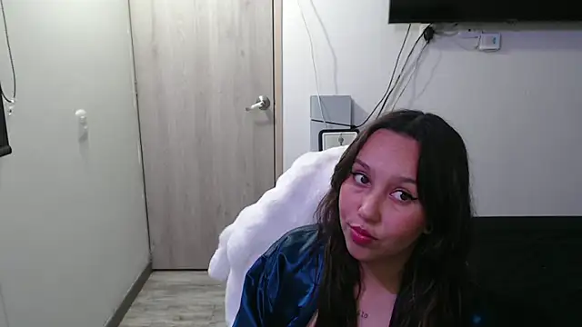 Skarlet Adams28 online show from 6, 11, 2025