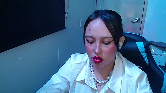 Skarlet Adams28 online show from 18, 3, 2026