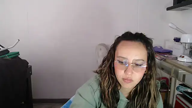 Snapshot of Skarlet_Adams28 chatting on 4, 3, 2025 Skarlet Adams28 online show from 4, 3, 2025