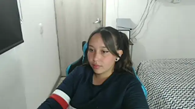 Skarlet Adams28 online show from 4, 12, 2025