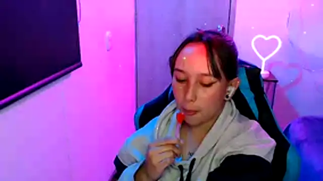 Skarlet Adams28 online show from 28, 4, 2026