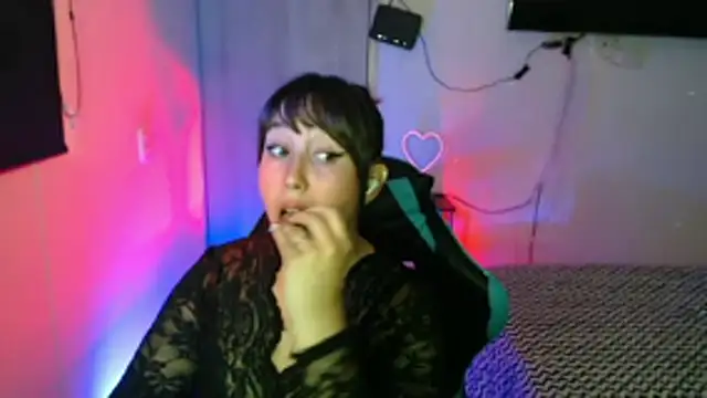 Skarlet Adams28 online show from 9, 4, 2026